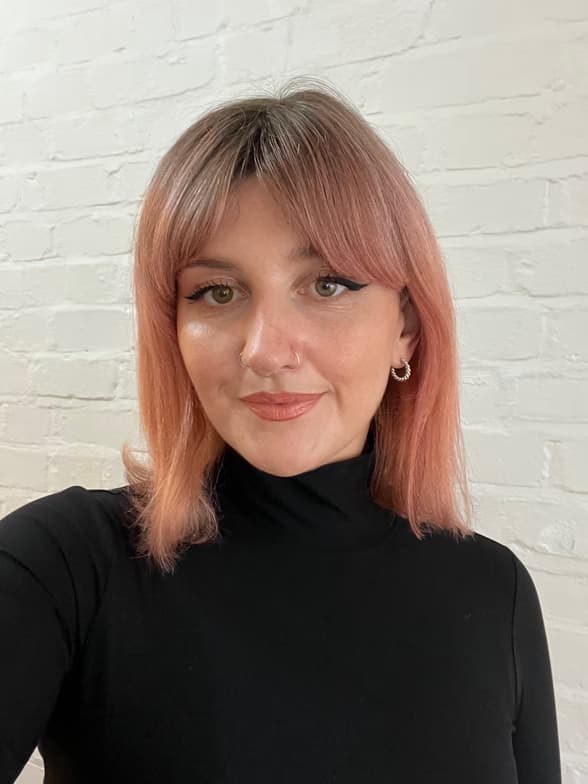 Profile photo of Naoise , Singing tutor at Wiingy