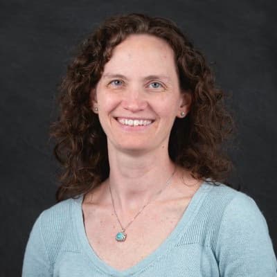 Profile photo of Nola, English tutor at Wiingy