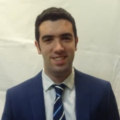 Profile photo of Oliver, English tutor at Wiingy