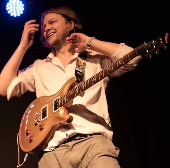 Profile photo of Richard, Guitar tutor at Wiingy