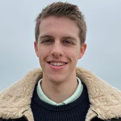 Profile photo of Roman, AP tutor at Wiingy