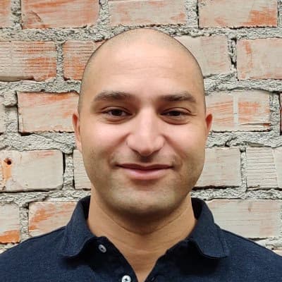 Profile photo of Roy, Guitar tutor at Wiingy