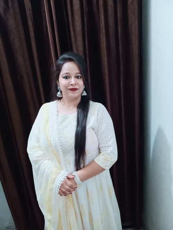 Profile photo of ROJI, English tutor at Wiingy