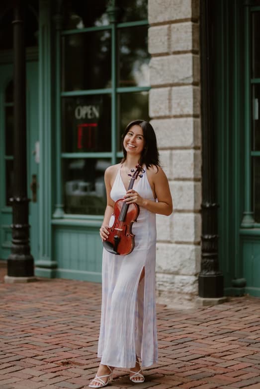 Profile photo of Reesa, Violin tutor at Wiingy