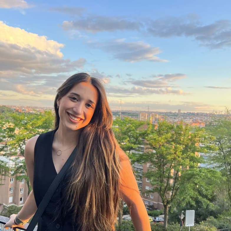 Profile photo of Sandra, Spanish tutor at Wiingy