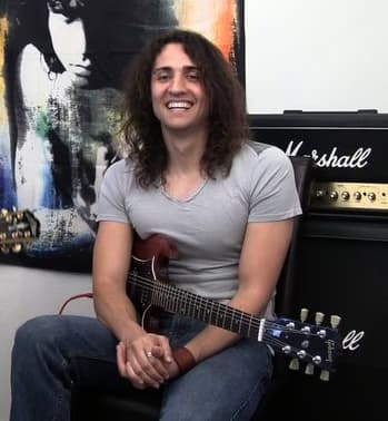 Profile photo of ROD, Guitar tutor at Wiingy