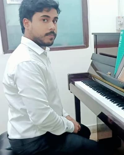 Profile photo of Shubhankar, Guitar tutor at Wiingy