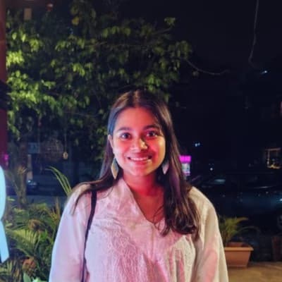 Profile photo of Sia, Hindi tutor at Wiingy