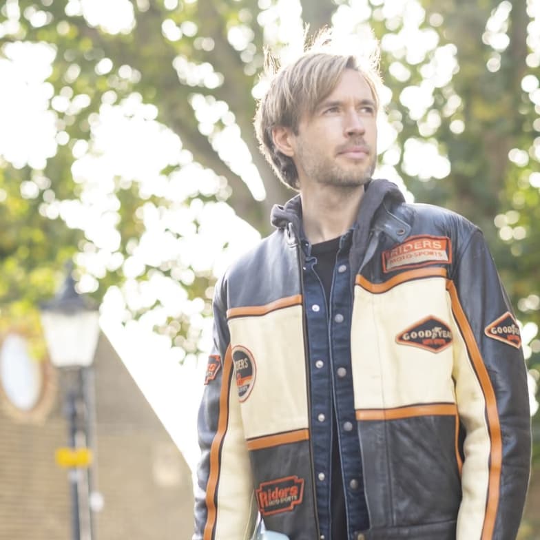 Profile photo of Simon, Guitar tutor at Wiingy