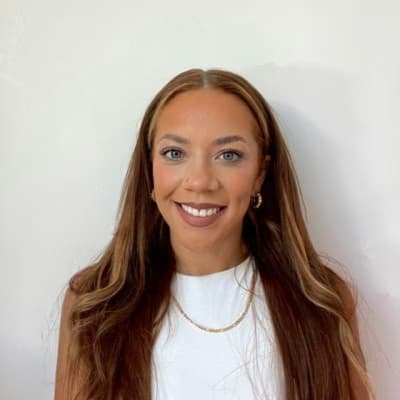 Profile photo of Stella , Yoga tutor at Wiingy