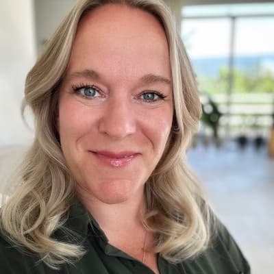 Profile photo of Sylvie, English tutor at Wiingy