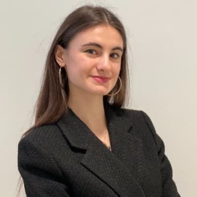 Profile photo of Thea, English tutor at Wiingy