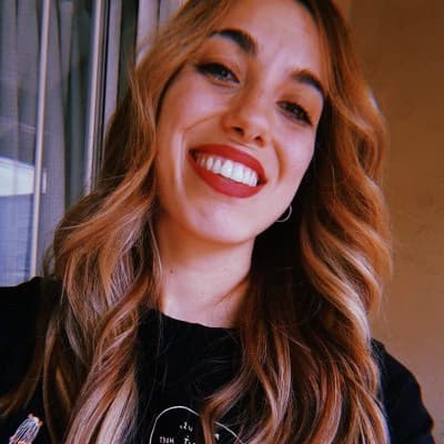 Profile photo of Thea, Economics tutor at Wiingy