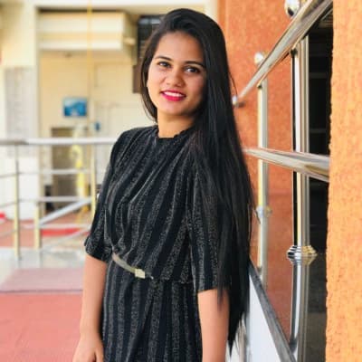 Profile photo of Vanya, Hindi tutor at Wiingy