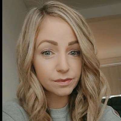 Profile photo of Violet , AP tutor at Wiingy