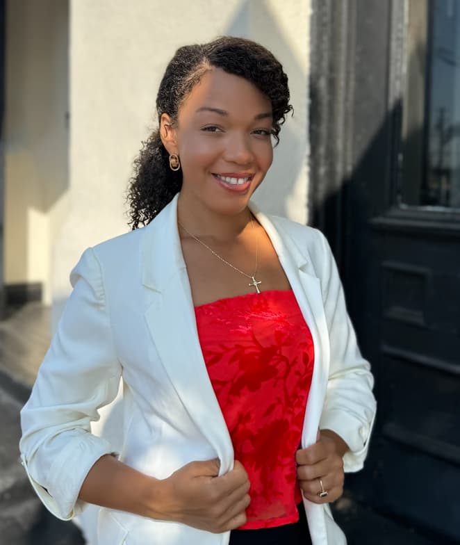 Profile photo of Sarah Lucia, Singing tutor at Wiingy