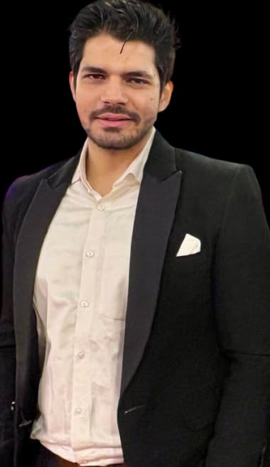 Profile photo of Dr Luckshay, Economics tutor at Wiingy