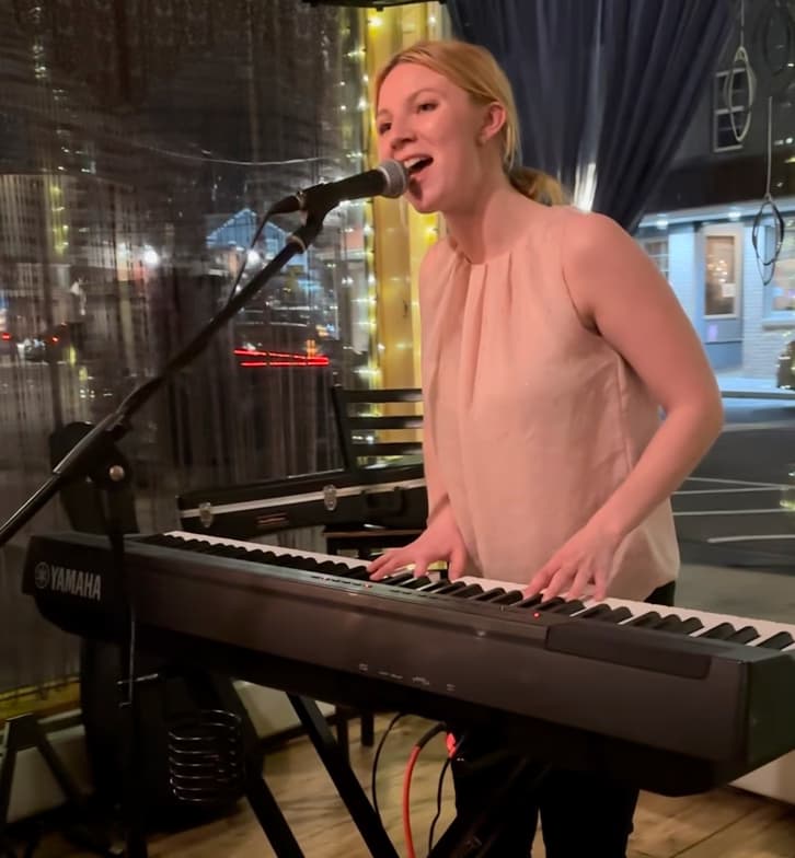 Profile photo of Tara, Music tutor at Wiingy