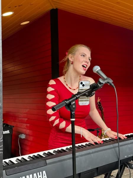 Profile photo of Tara, Music tutor at Wiingy