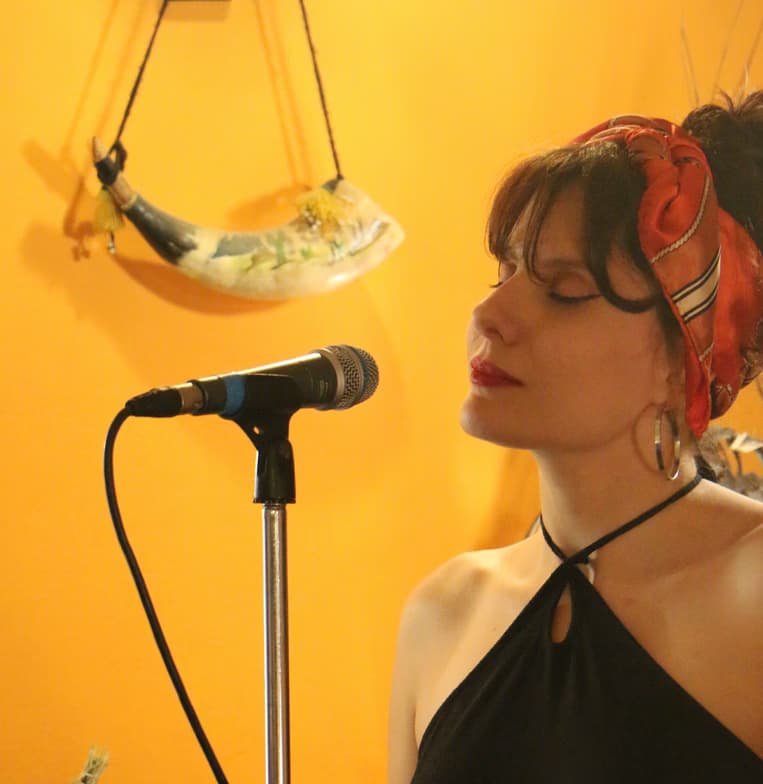 Profile photo of Martina, Singing tutor at Wiingy