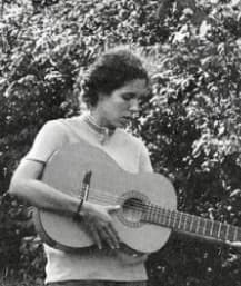 Profile photo of Angela, Guitar tutor at Wiingy