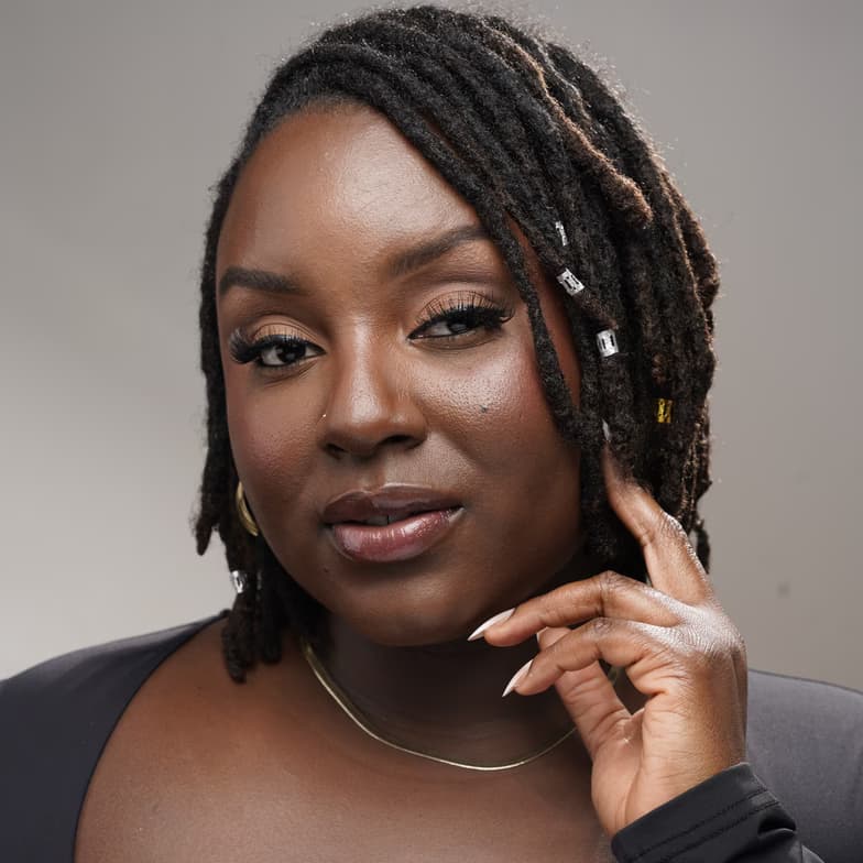 Profile photo of NICHELLE, Singing tutor at Wiingy