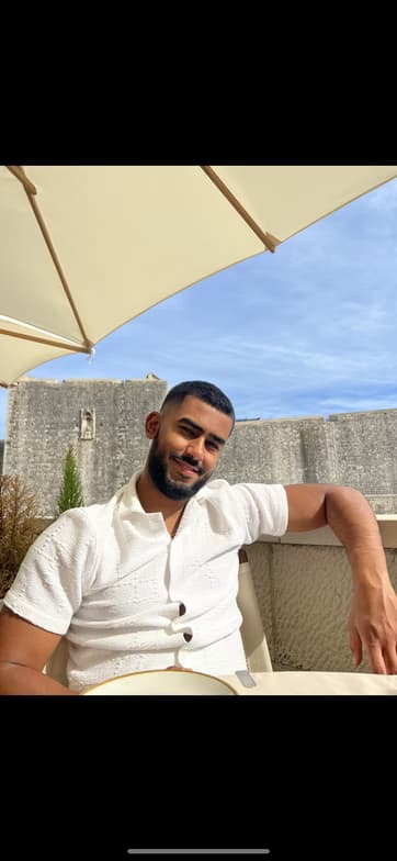 Profile photo of Safa, Mathematics tutor at Wiingy