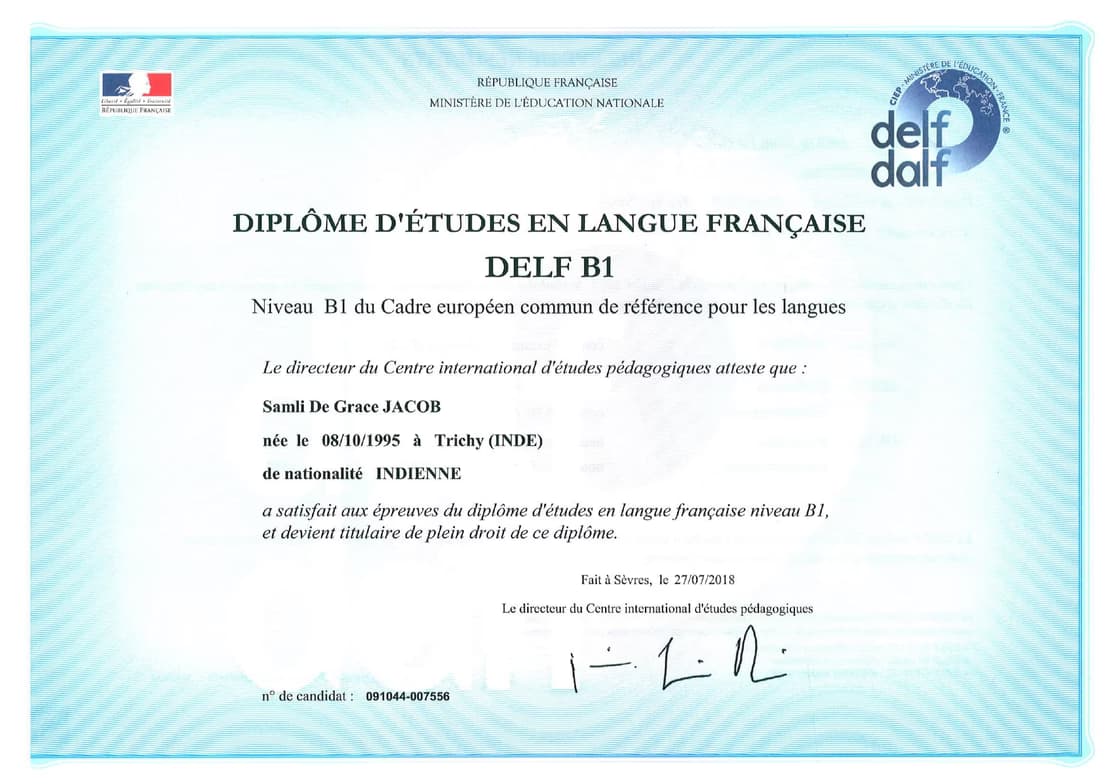 Verified degree or teaching certification of Samli De Grace