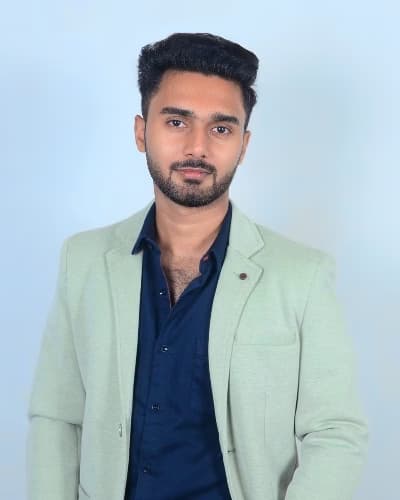 Profile photo of Imran Farhat, Science tutor at Wiingy