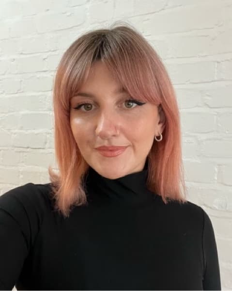 Profile photo of Naoise , Singing tutor at Wiingy