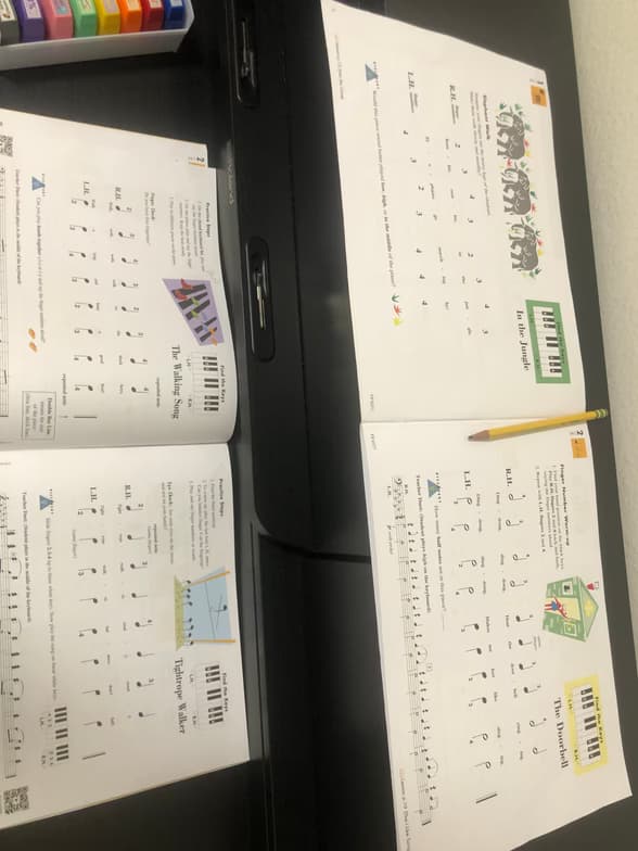 Piano learning materials by Suny