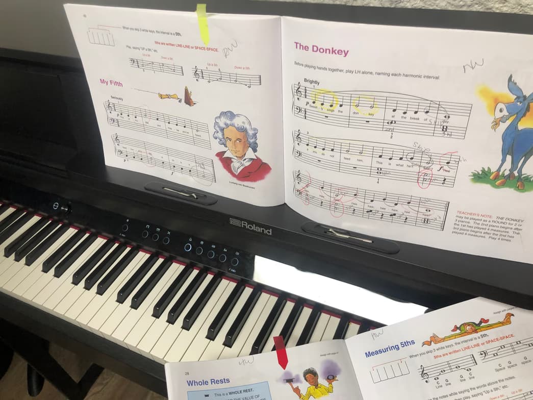 Piano learning materials by Suny