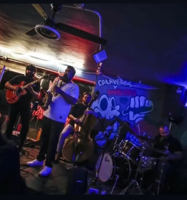 Casual photos of Hector, Wiingy tutor