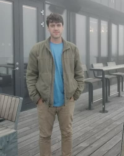 Profile photo of Ryder, Guitar tutor at Wiingy