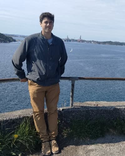 Profile photo of Ryder, Guitar tutor at Wiingy