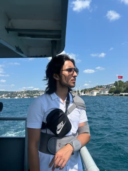 Travel snapshot of Siddharth during a trip