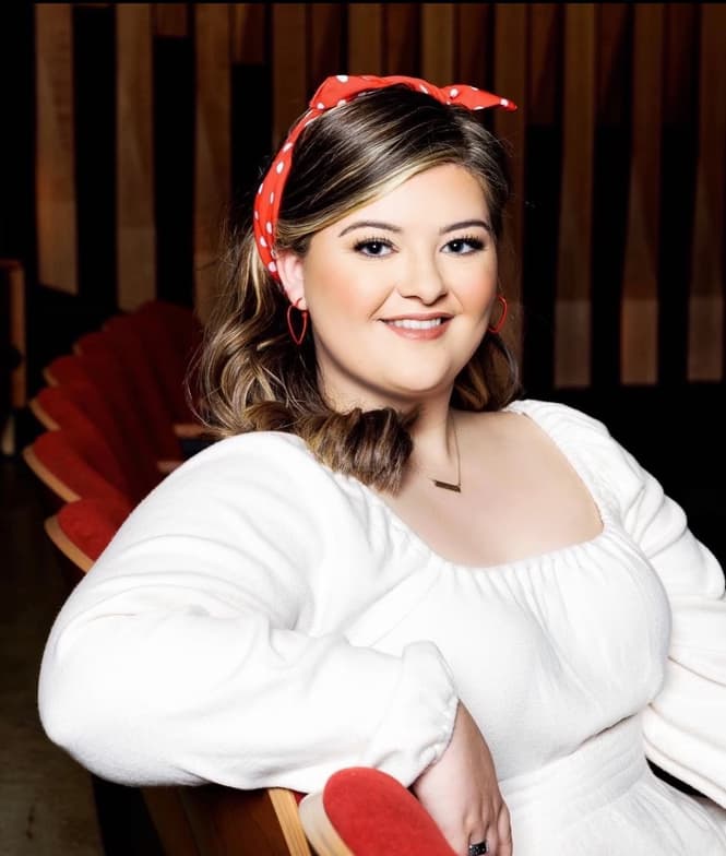 Profile photo of Isabella, Singing tutor at Wiingy