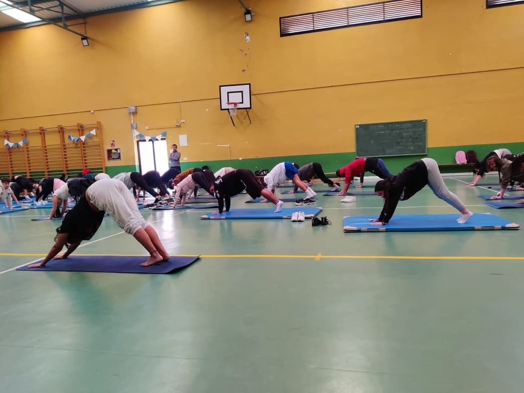 Sadaf conducting a lesson