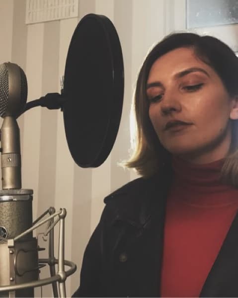 Naoise conducting a lesson