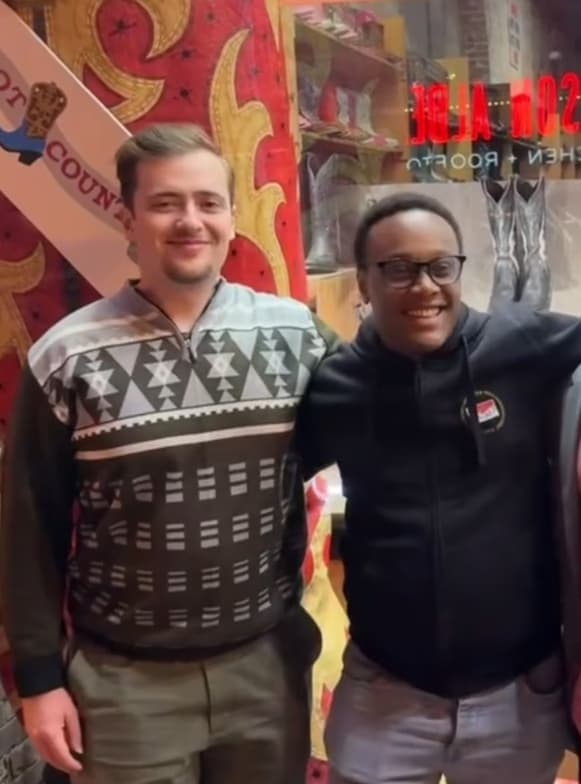 Profile photo of Francis, Guitar tutor at Wiingy