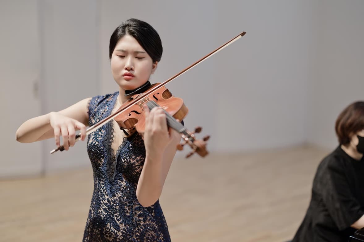 Travel snapshot of Dayeon during a trip