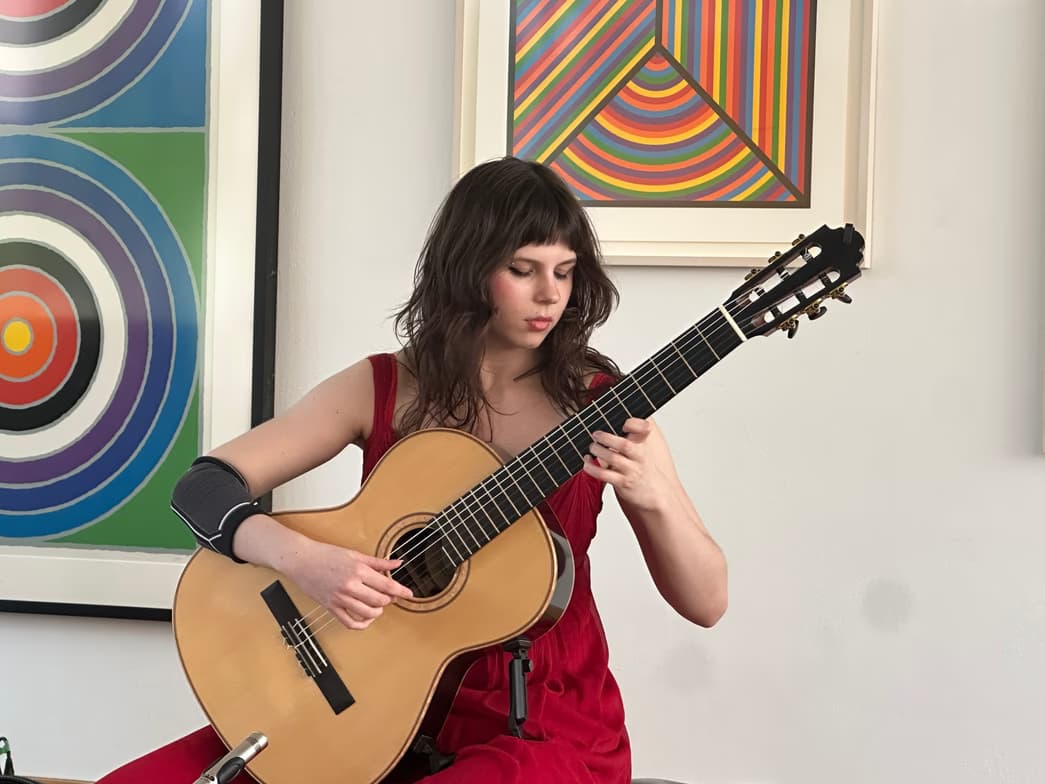 Profile photo of Helen, Guitar tutor at Wiingy