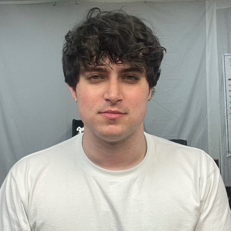 Profile photo of Sam, Guitar tutor at Wiingy