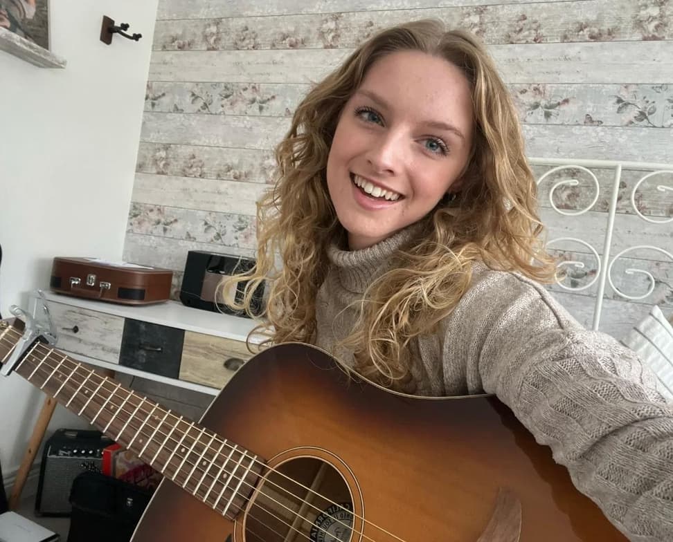 Profile photo of Shannon, Guitar tutor at Wiingy