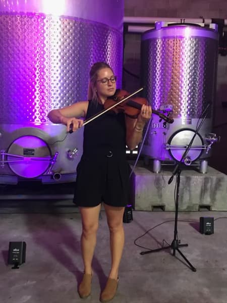 Profile photo of Julianne, Violin tutor at Wiingy