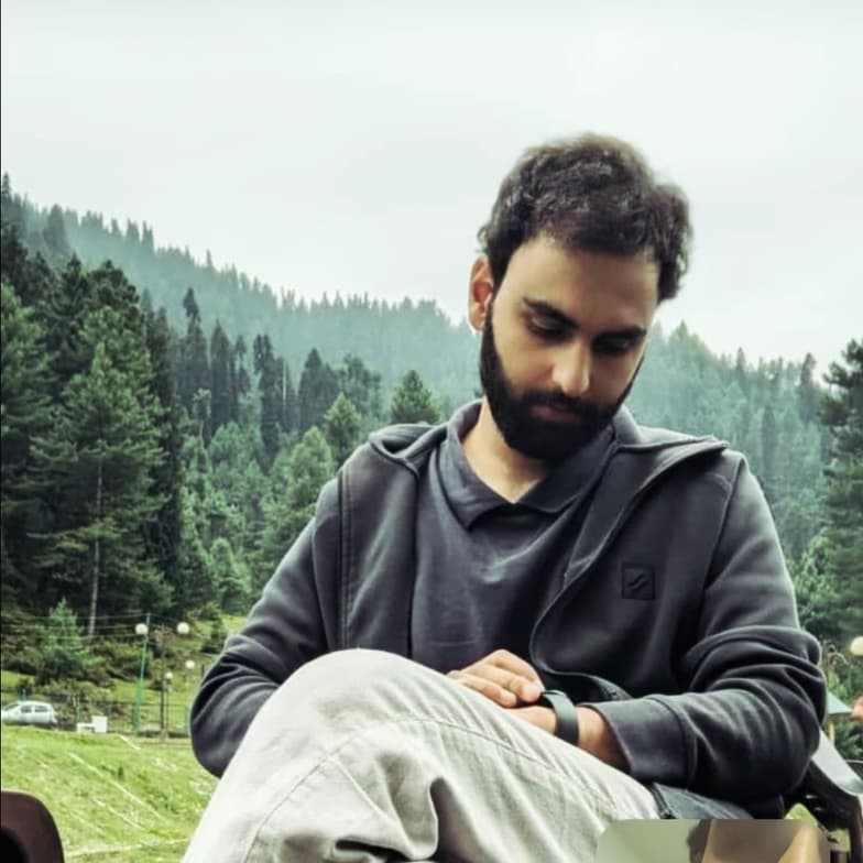 Profile photo of Shariq, Economics tutor at Wiingy