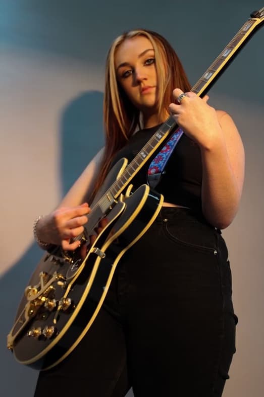 Profile photo of Mia, Singing tutor at Wiingy