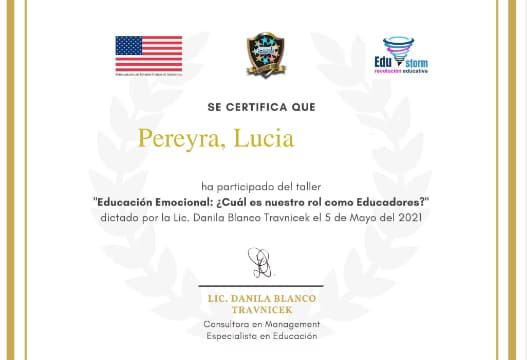 Verified degree or teaching certification of Lucía
