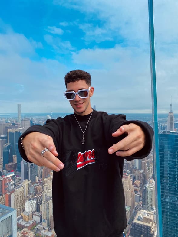 Travel snapshot of Andi during a trip