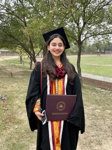 Graduation ceremony photo of Tahreem